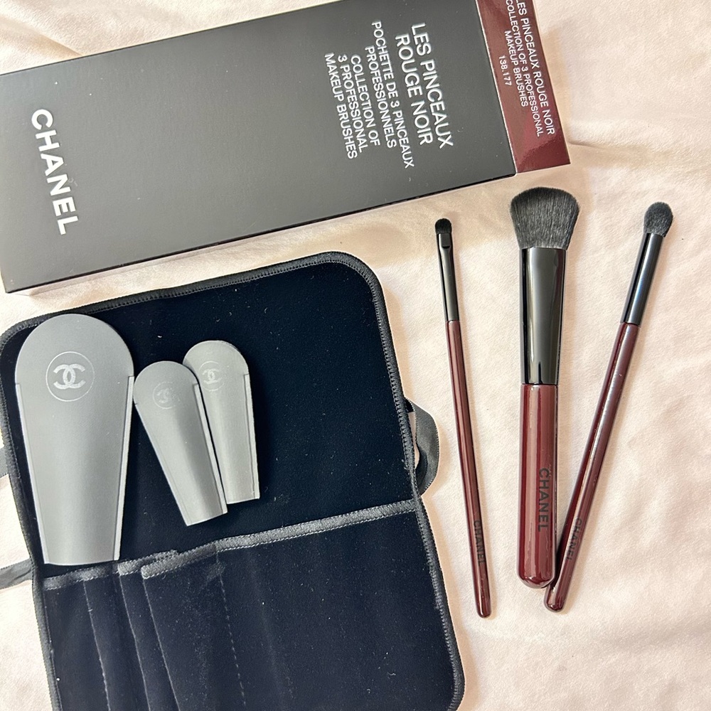 Limited edition) Chanel Rouge Noir makeup brush set